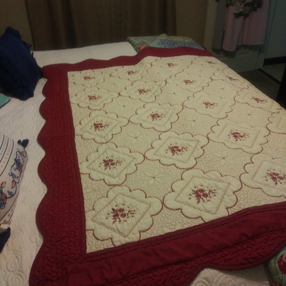 2296 Red & White Embroidered Throw or Wall Hanging - Picture 1 of 6